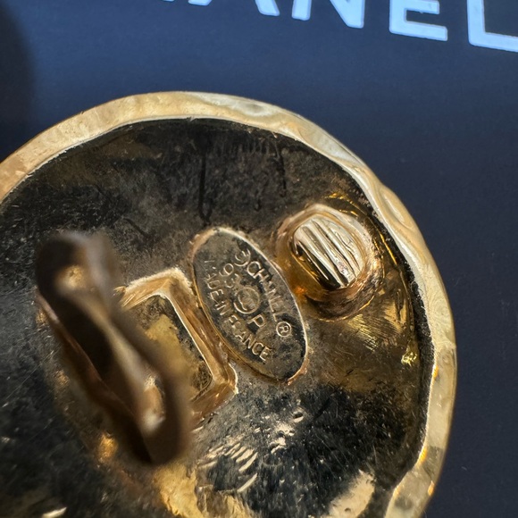 Sold ❌Chanel vintage clip on oversized earrings - Picture 4 of 5